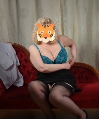 Амелия, 40